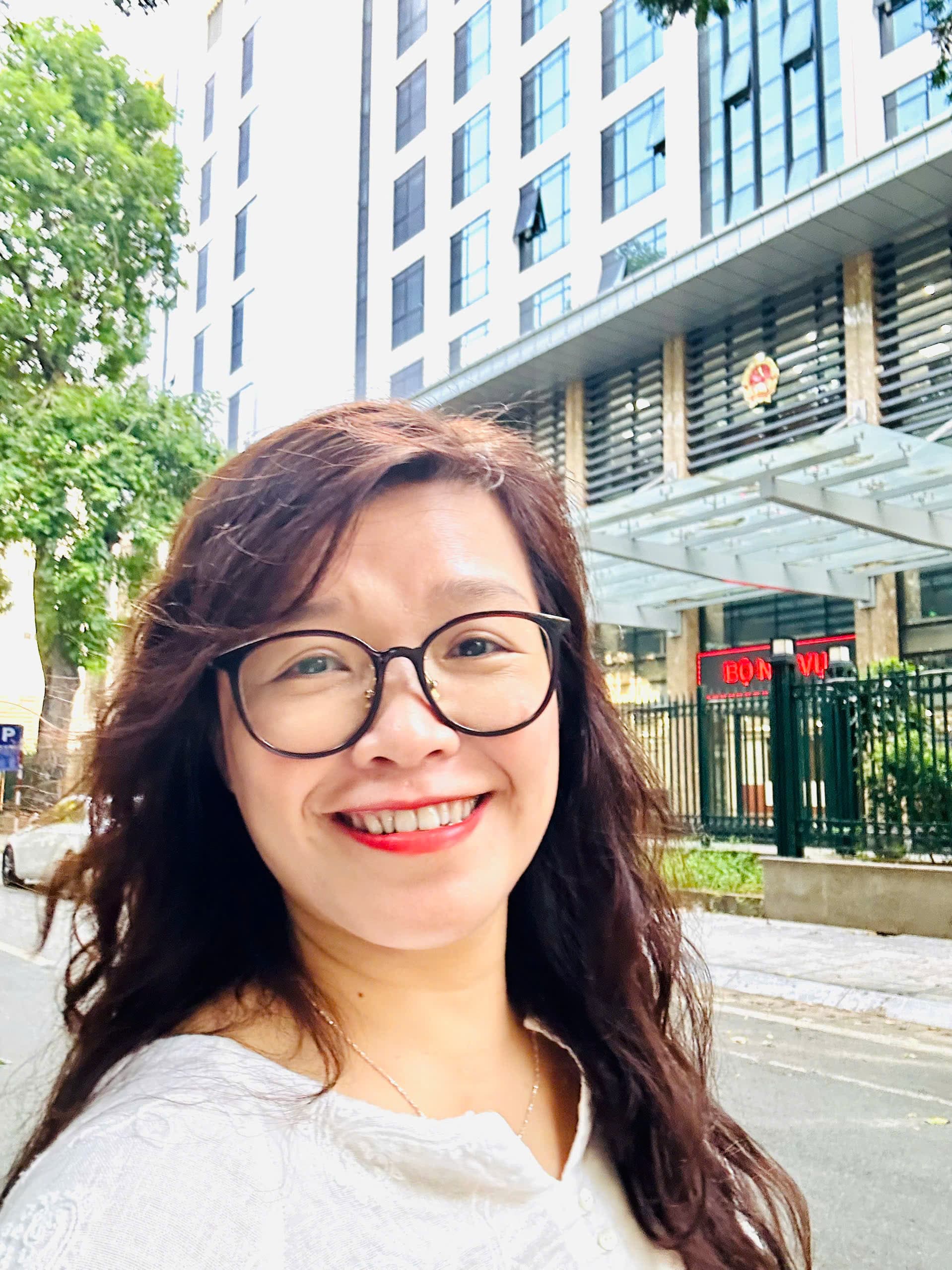 Cô Nguyễn Thị Vân Hồng